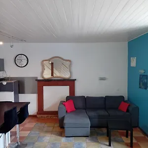 Appartement Maison De Bourg, Dingé